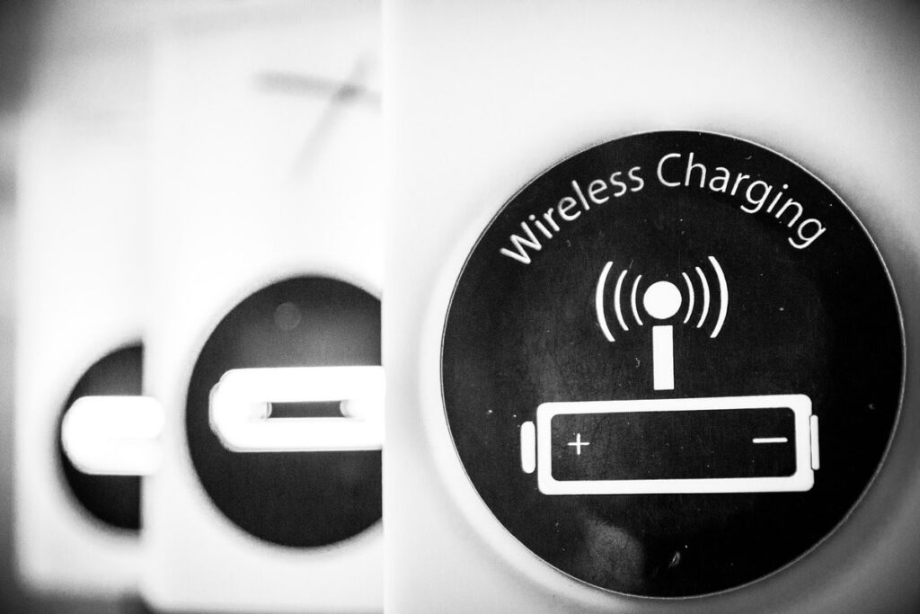 how does wireless charging work, what is wireless charging, wireless charging, is wireless charging bad for battery, how to use wireless charger, how to wireless charge, is wireless charging faster, does wireless charging work with case, which brand has the fastest wireless charging