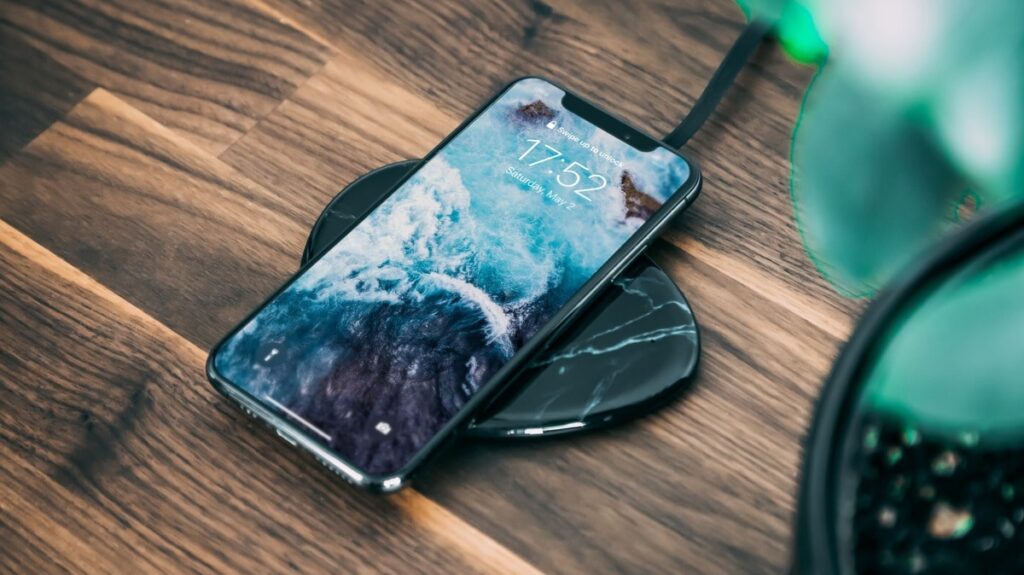 how does wireless charging work, what is wireless charging, wireless charging, is wireless charging bad for battery, how to use wireless charger, how to wireless charge, is wireless charging faster, does wireless charging work with case, which brand has the fastest wireless charging